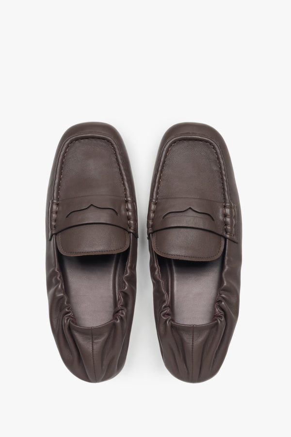 Estro women’s loafers, flexible, dark brown, with a soft heel.