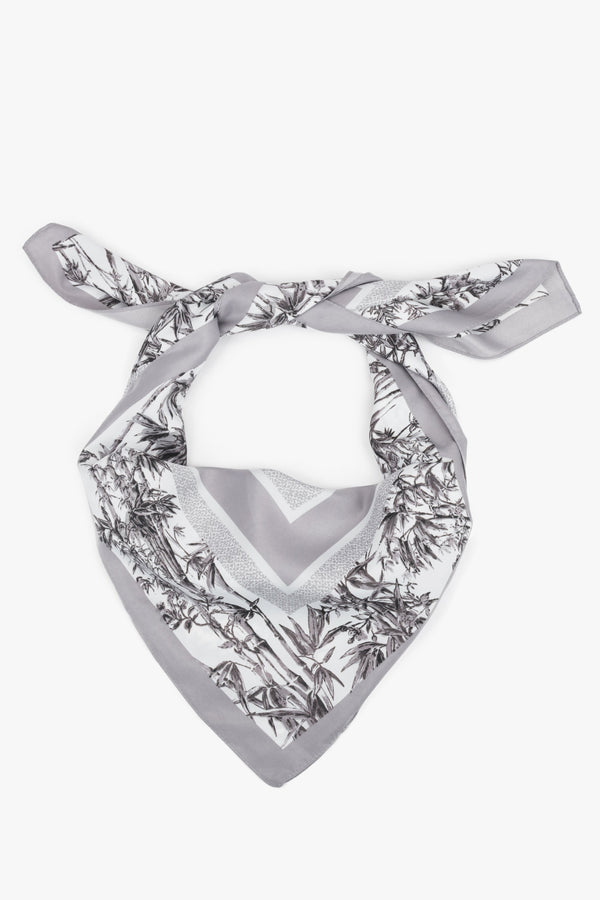 Women’s Grey and White Scarf with a Jungle Motif Estro ER00119879.