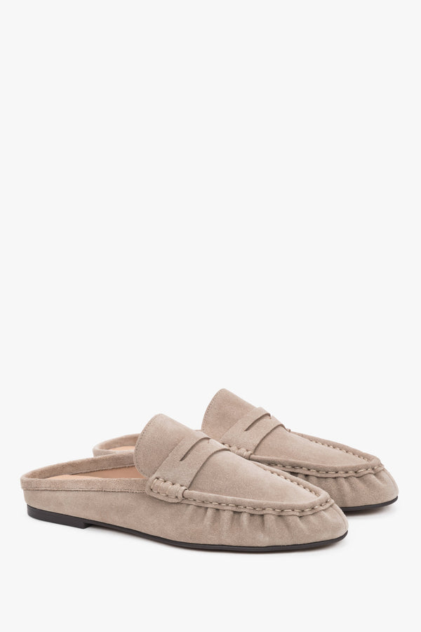 Grey-beige suede Estro mules, featuring an elegant slip-on silhouette and signature gathered detailing at the front.