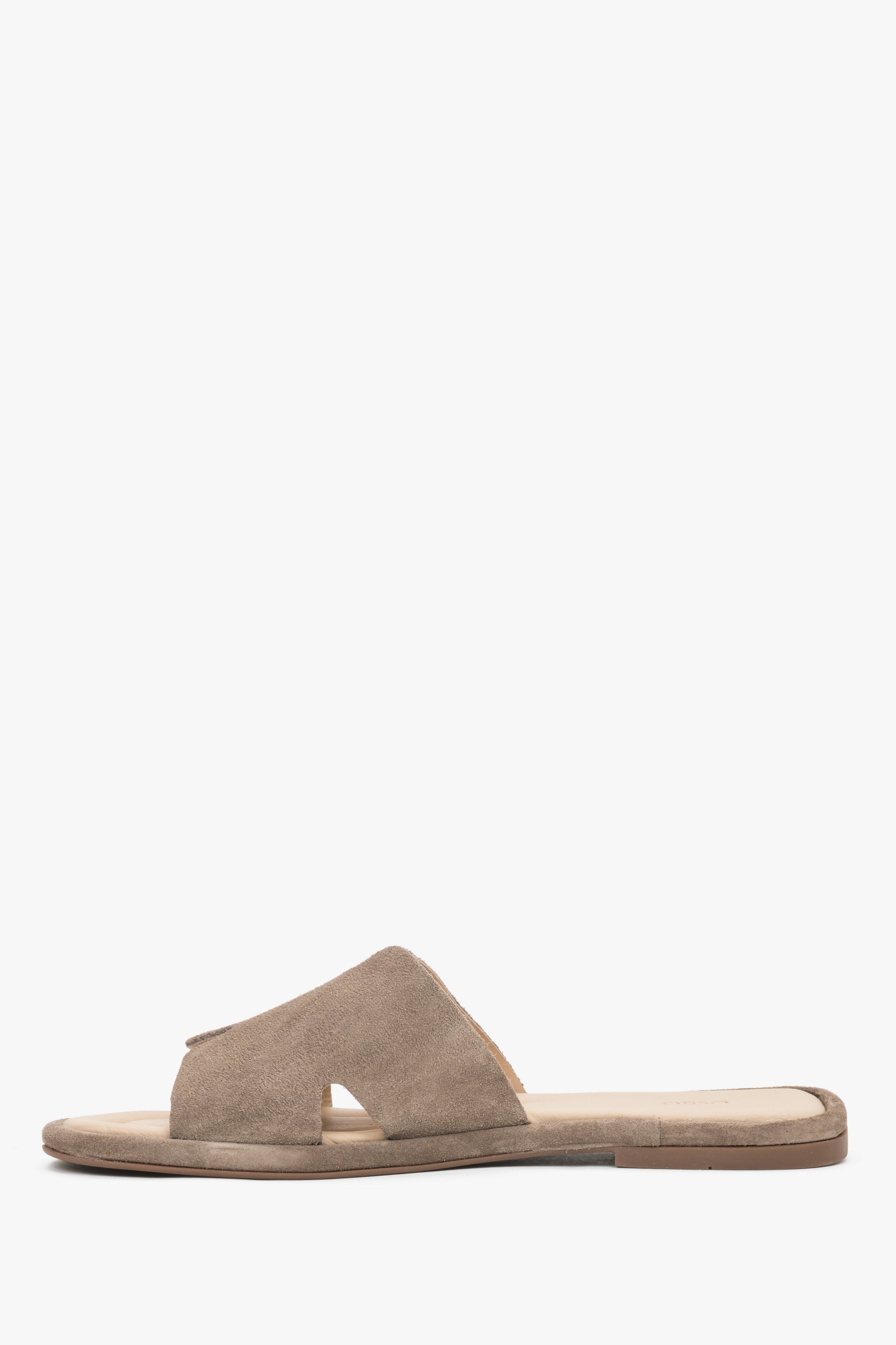 Women’s slip-on mules showcasing a flat, flexible TPU sole and a comfortably contoured instep.