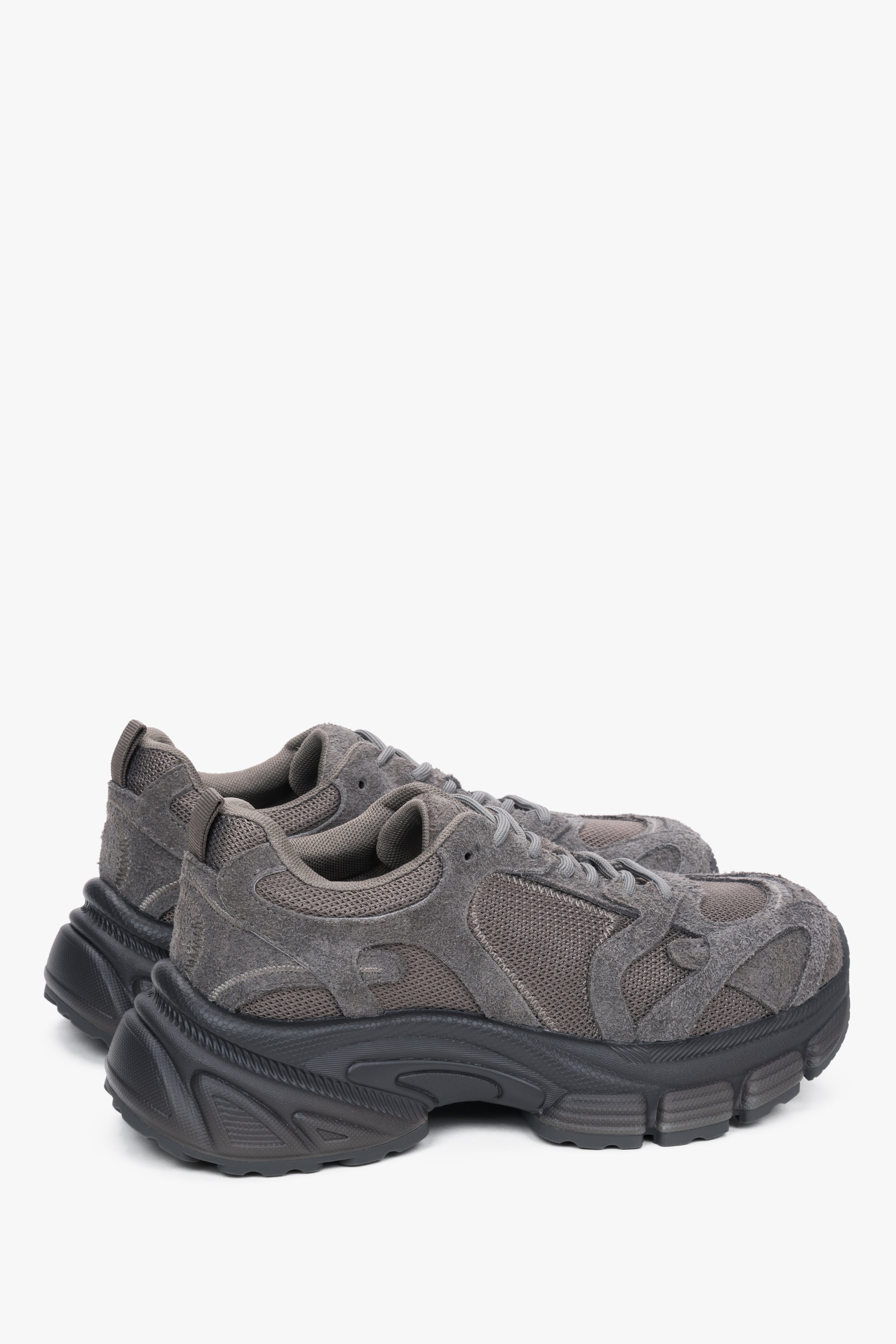 Made of natural velour and breathable mesh, women's grey platform sneakers ES8.