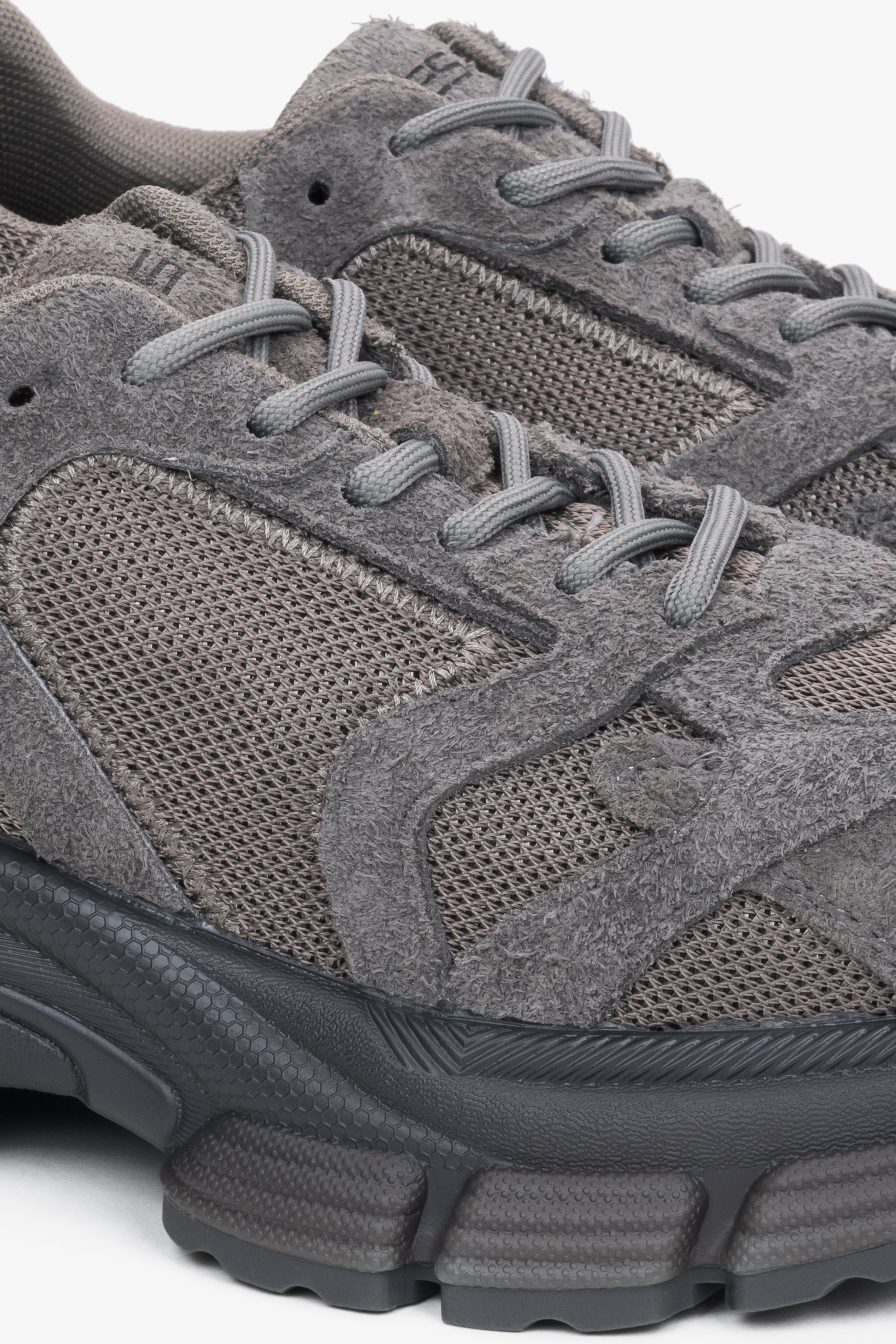 Women's grey sneakers ES8, on a platform, made of natural velour and breathable mesh.