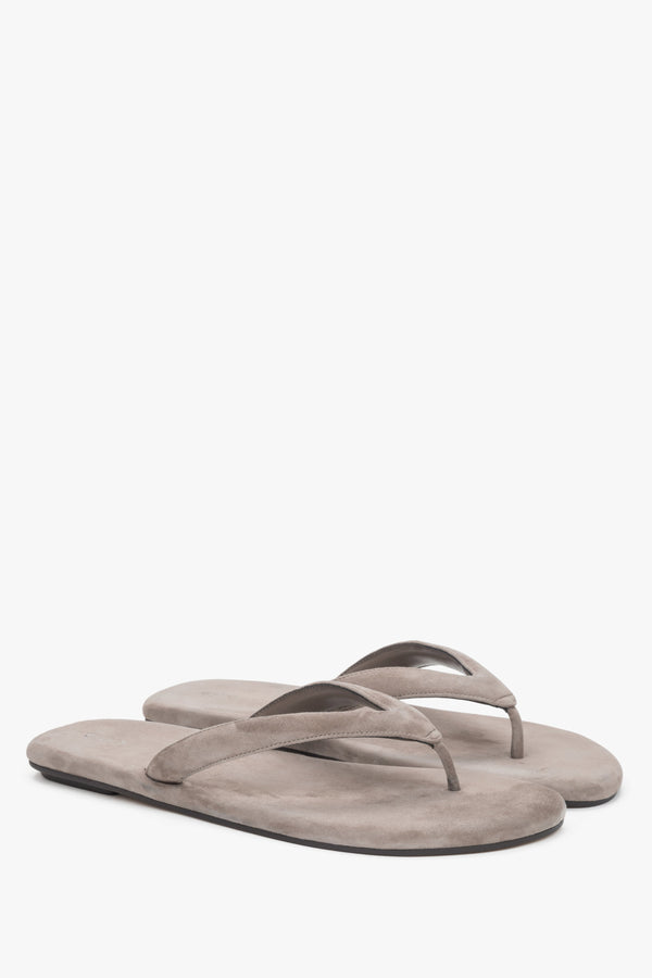 Women’s grey flip-flops made from soft genuine velour by Estro.