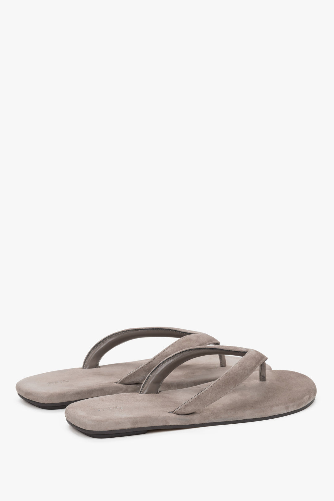 Women’s grey flip-flops by Estro made from soft genuine velour.