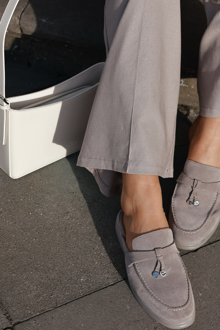 Estro women's mules, grey, made of soft Italian premium natural velour.