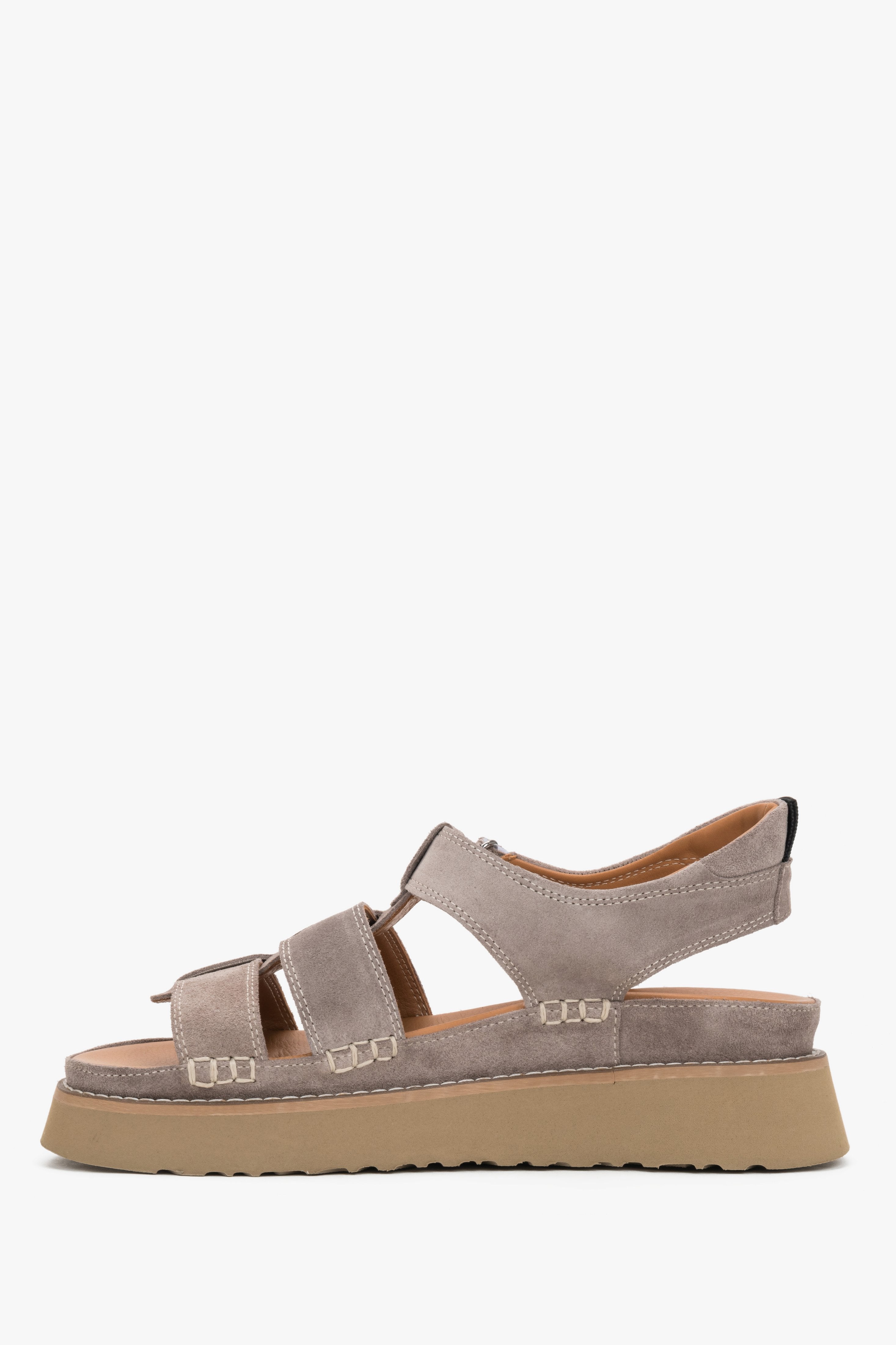 Women’s platform sandals in grey natural velour by Estro.