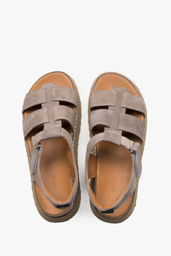 Grey women’s platform sandals in natural velour by Estro.