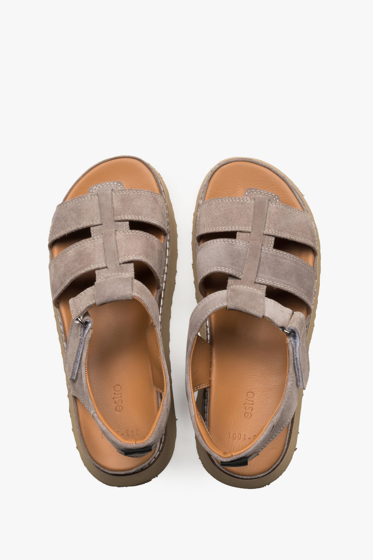 Grey women’s platform sandals in natural velour by Estro.