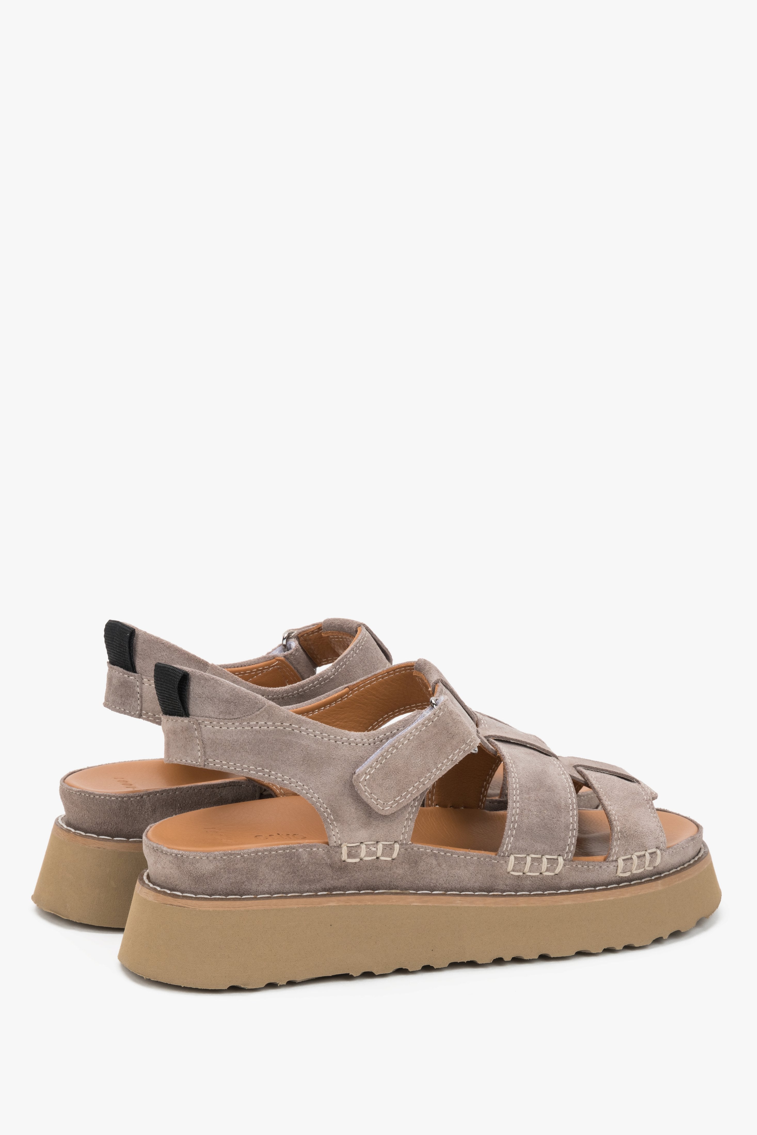Grey women’s Estro platform sandals in natural velour.