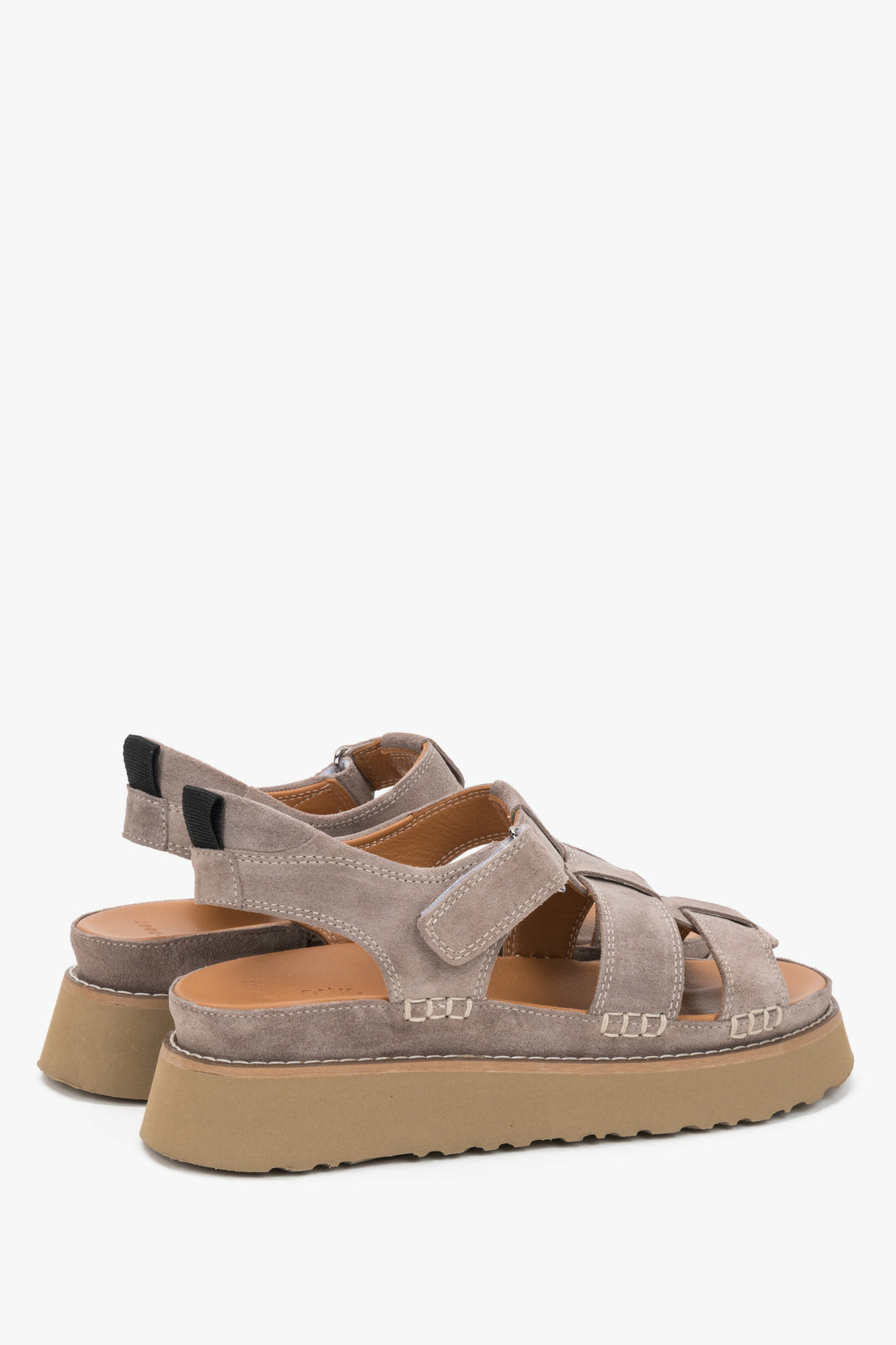 Grey women’s Estro platform sandals in natural velour.