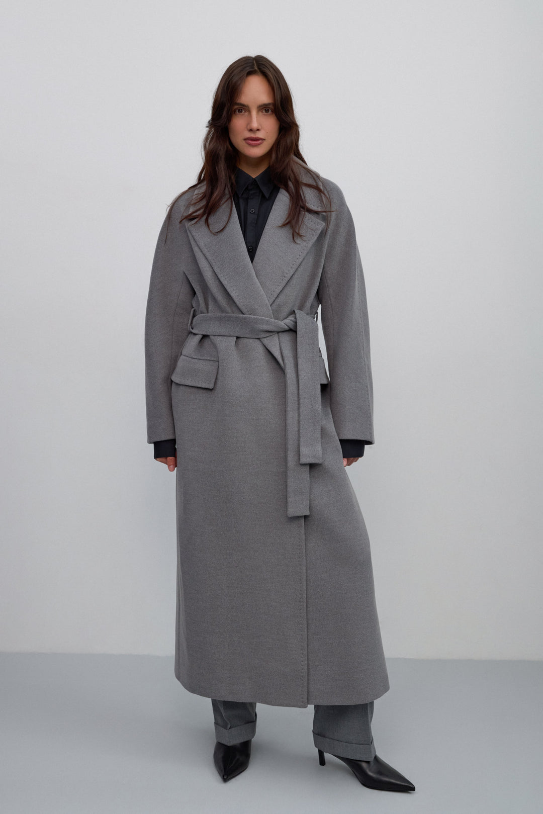 Grey women’s coat Estro ER00117898, ankle-length, with wool and wide collar.