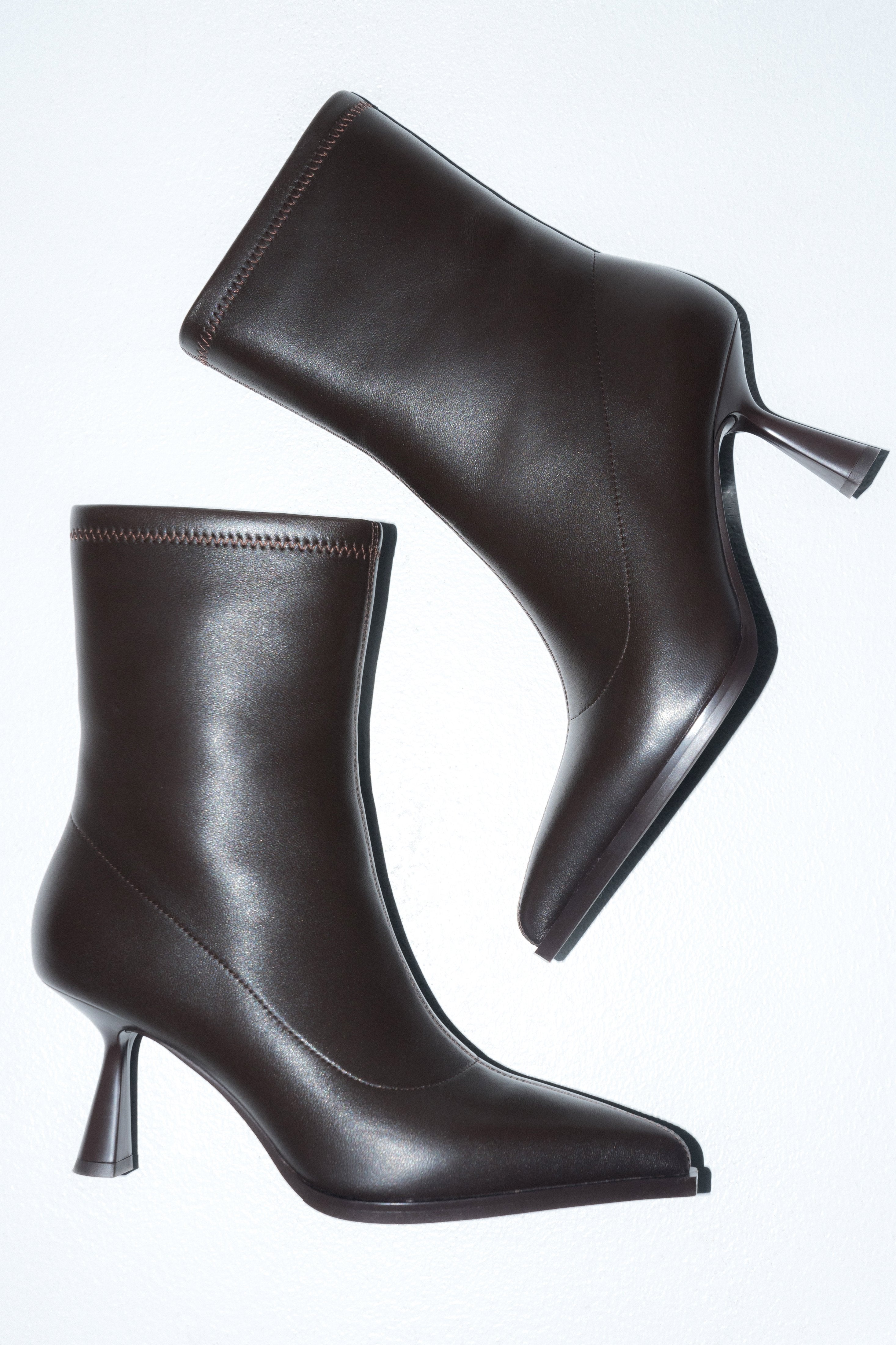 Women’s Insulated Dark Brown Ankle Boots in Elastic Genuine Leather with a Funnel Heel Estro ER00118455.