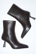 Women’s Insulated Dark Brown Ankle Boots in Elastic Genuine Leather with a Funnel Heel Estro ER00118455.