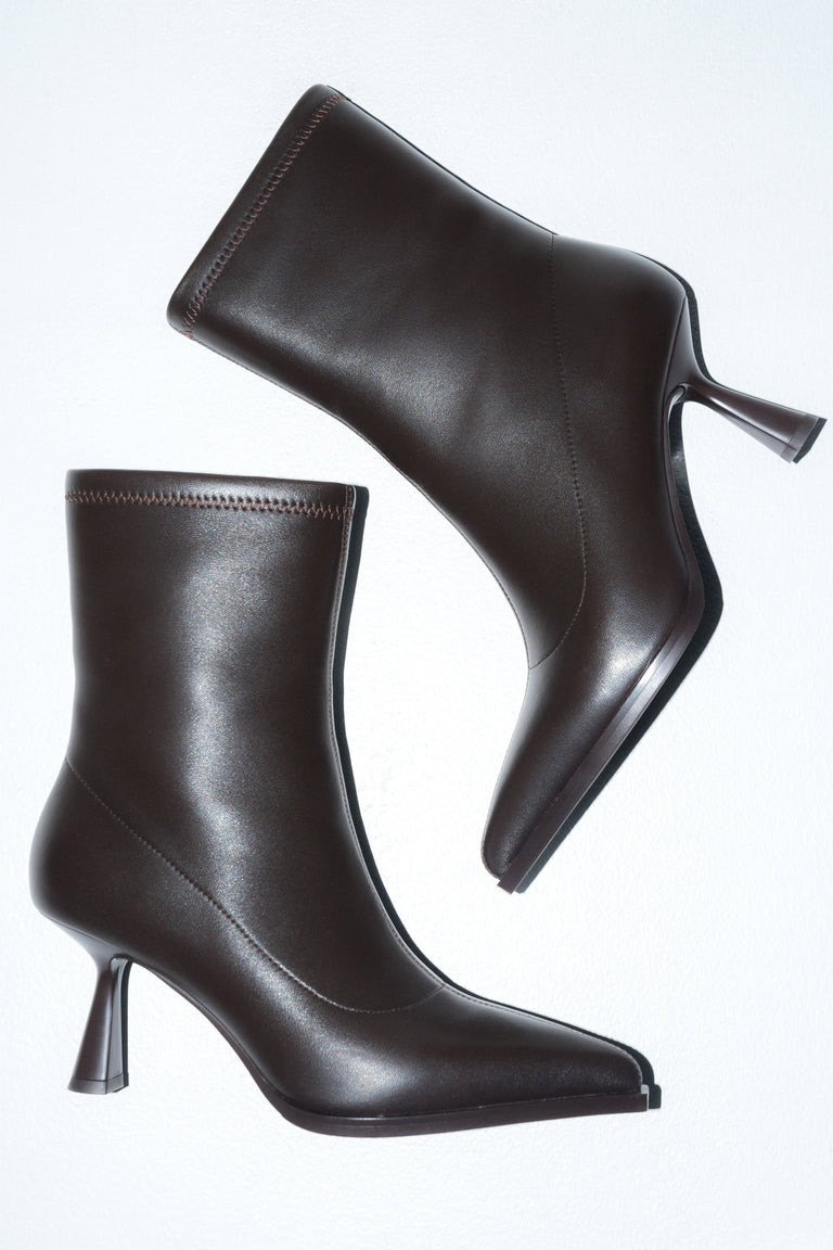 Women’s Insulated Dark Brown Ankle Boots in Elastic Genuine Leather with a Funnel Heel Estro ER00118455.