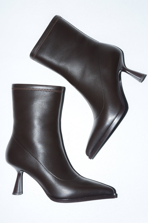 Women’s Insulated Dark Brown Ankle Boots in Elastic Genuine Leather with a Funnel Heel Estro ER00118455.