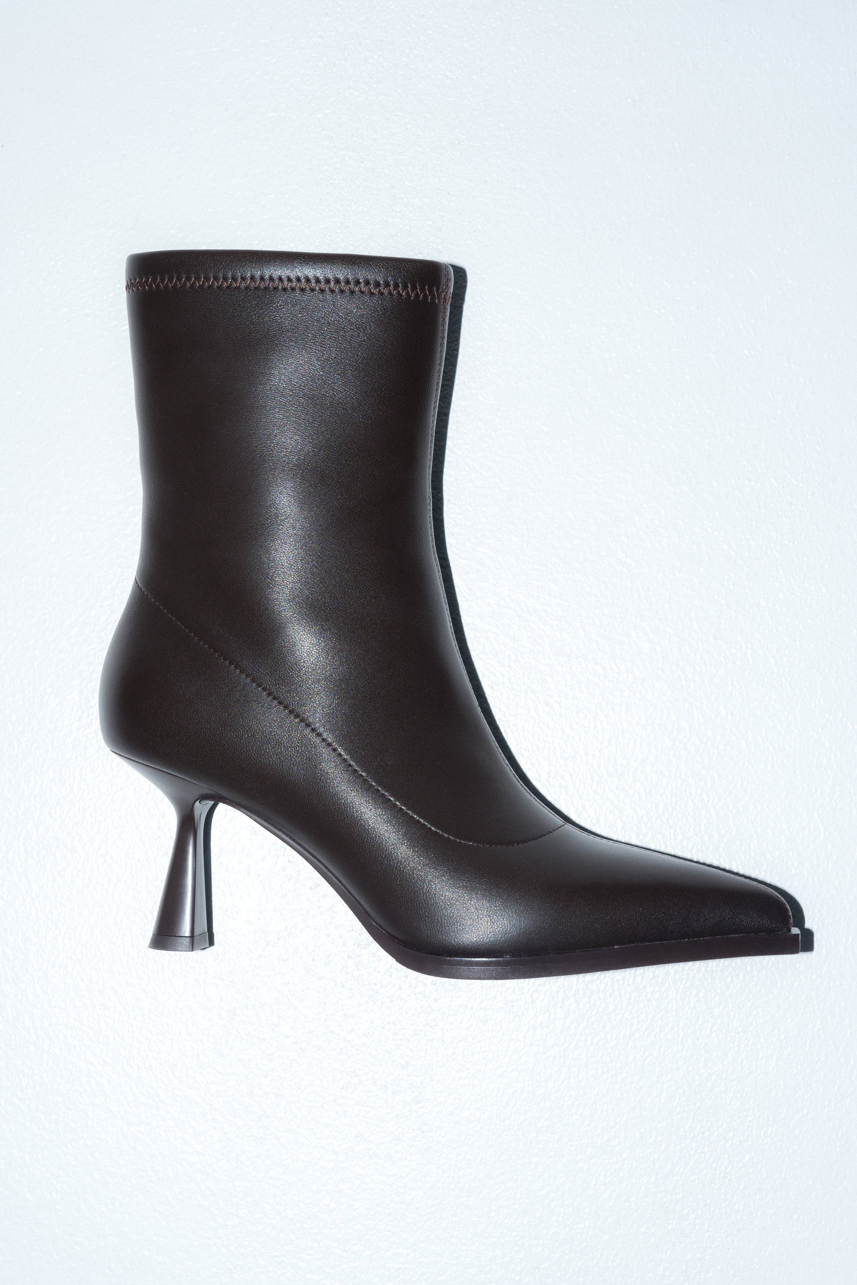 Women’s insulated dark brown ankle boots in elastic genuine leather with a funnel heel Estro.