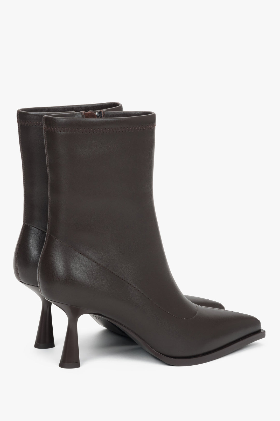 Estro women’s ankle boots, insulated, dark brown, in elastic genuine leather with a funnel heel.