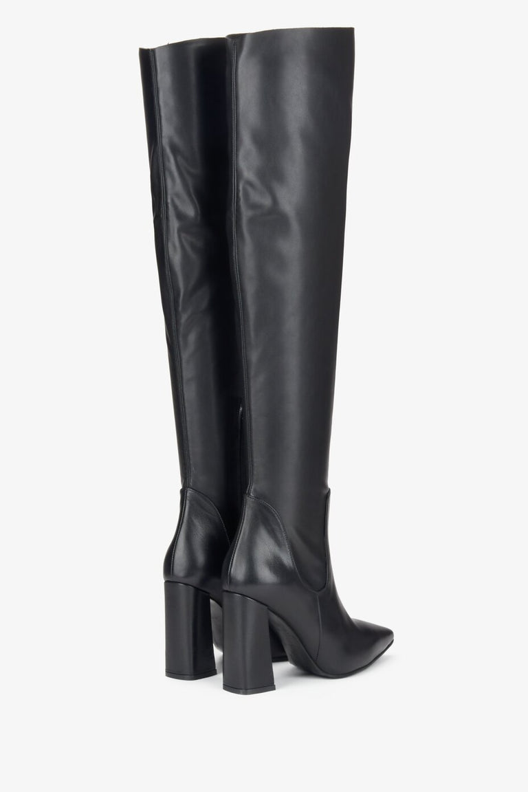 Women's black knee-high boots Estro - presentation on the model in the full shape.