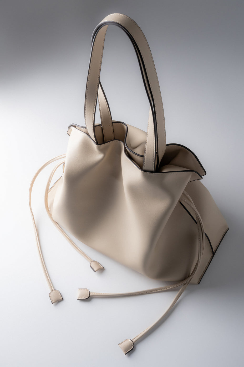 Women’s Large Leather Shopper Bag with Drawstrings in Milky-Beige Colour Estro ER00119886
