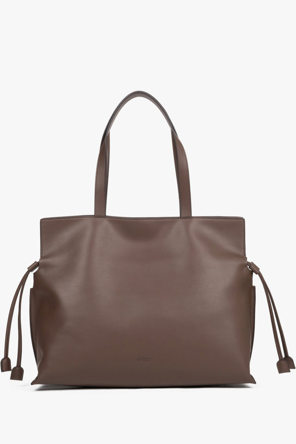 Women’s Large Leather Shopper Bag with Drawstrings in Mocha Brown Colour Estro ER00119768.