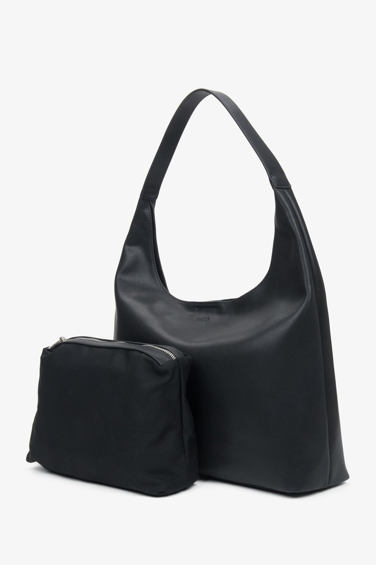 Practical black women's shopper bag by Estro, crafted from genuine leather, perfect for everyday use.