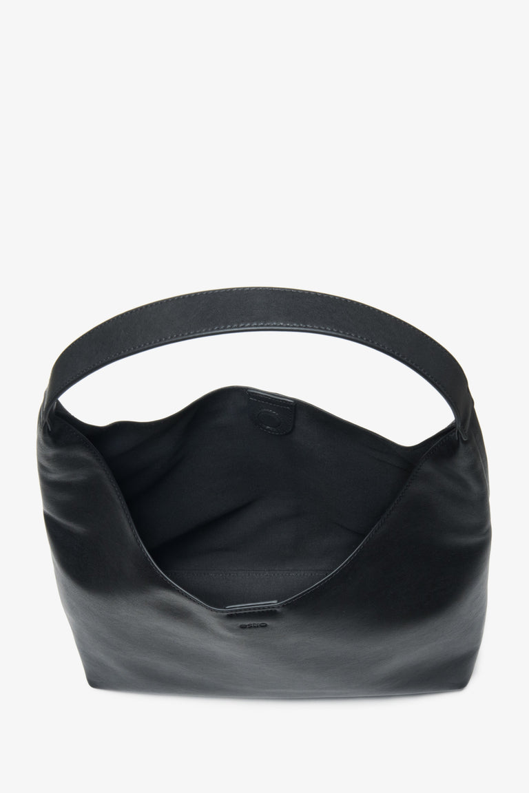 Elegant black women's shopper bag by Estro, made of genuine leather – an excellent choice for women who value functionality and subtle style.