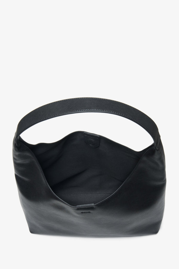Elegant black women's shopper bag by Estro, made of genuine leather – an excellent choice for women who value functionality and subtle style.