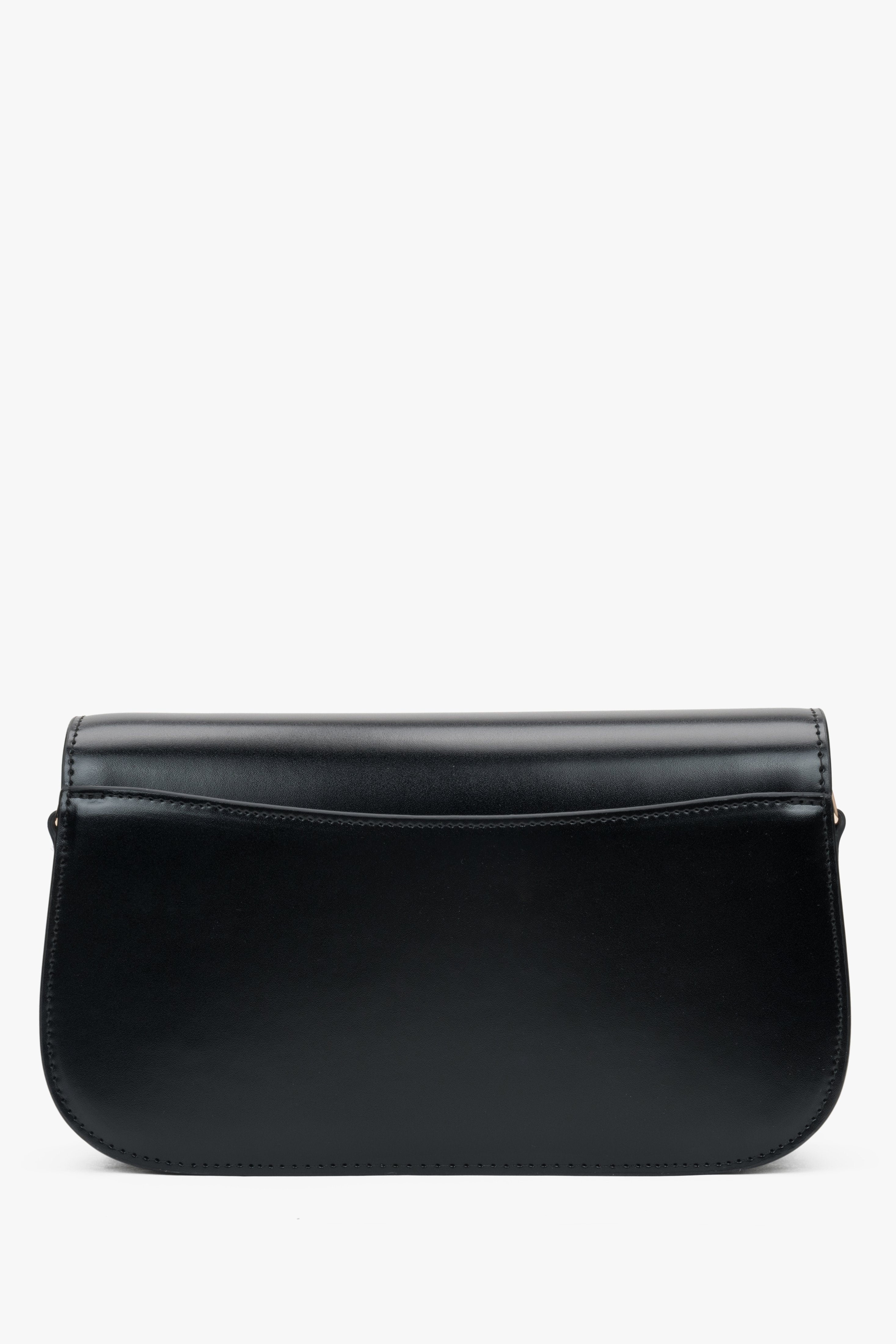 Compact black women's handbag by Estro, made of high-quality genuine leather, comfortable to wear on the shoulder.