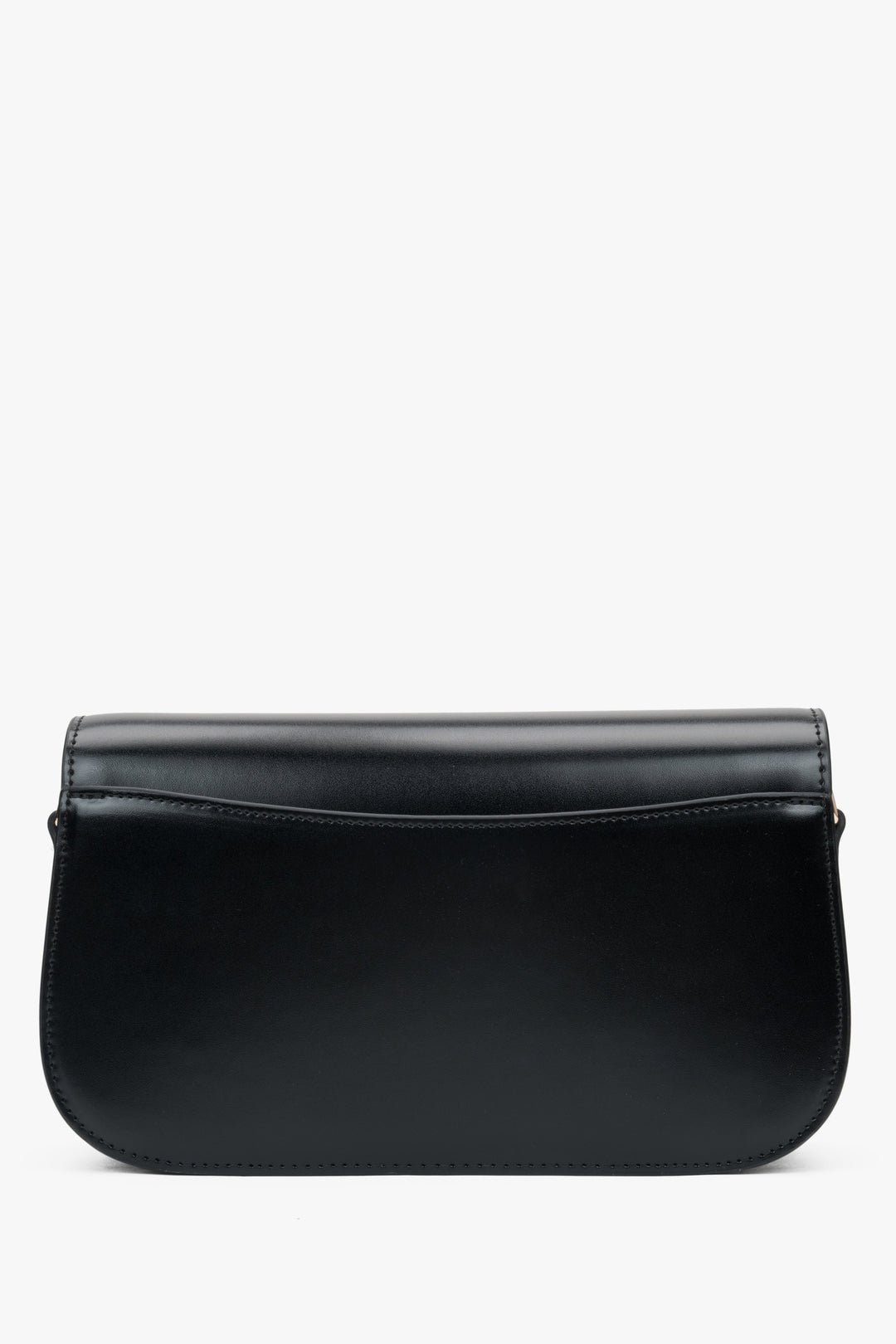 Compact black women's handbag by Estro, made of high-quality genuine leather, comfortable to wear on the shoulder.