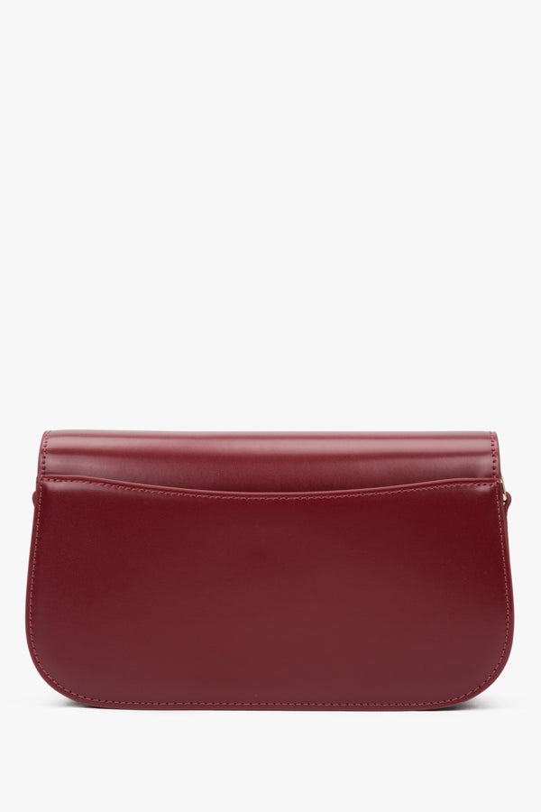 Compact burgundy women's handbag by Estro, made of high-quality genuine leather, comfortable to wear on the shoulder.