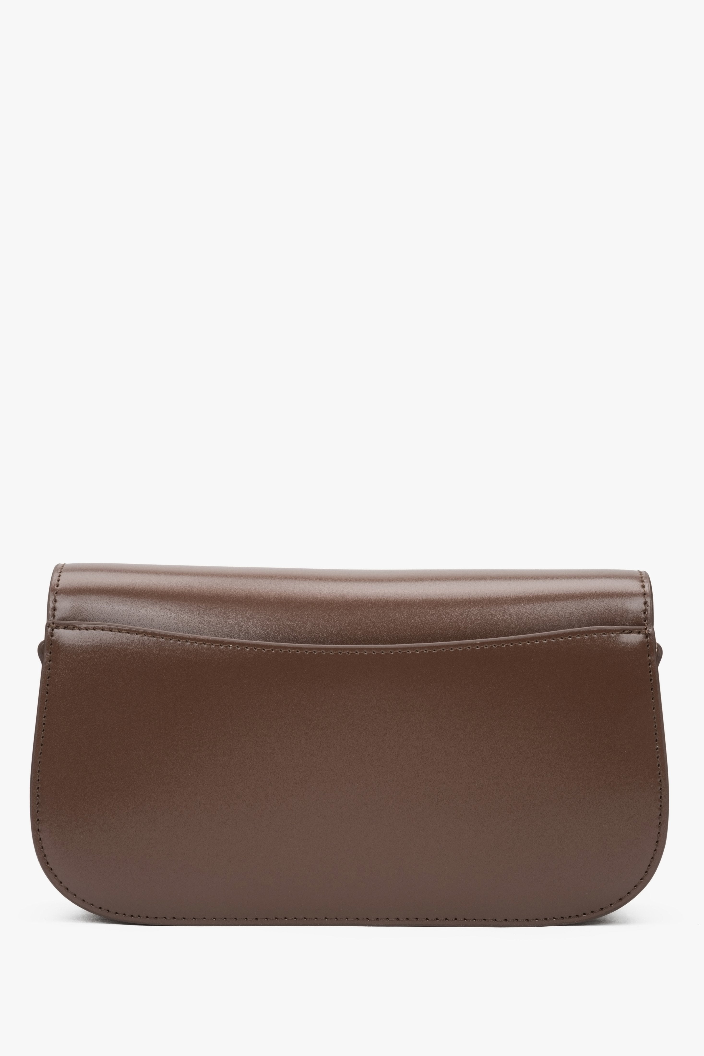 Women’s saddle brown genuine leather shoulder bag with gold details, Estro.