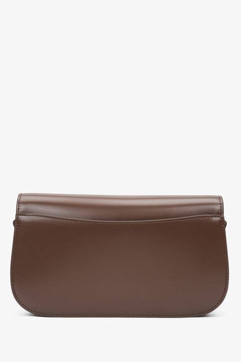 Women’s saddle brown genuine leather shoulder bag with gold details, Estro.