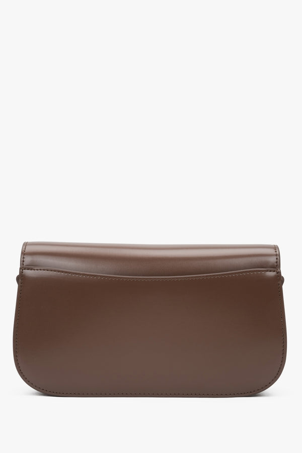 Women’s saddle brown genuine leather shoulder bag with gold details, Estro.