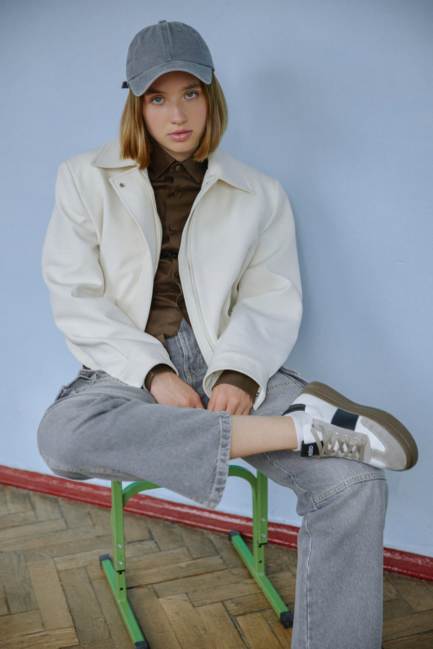 Women's White & Grey Low-Top Sneakers made of Velour and Leather.
