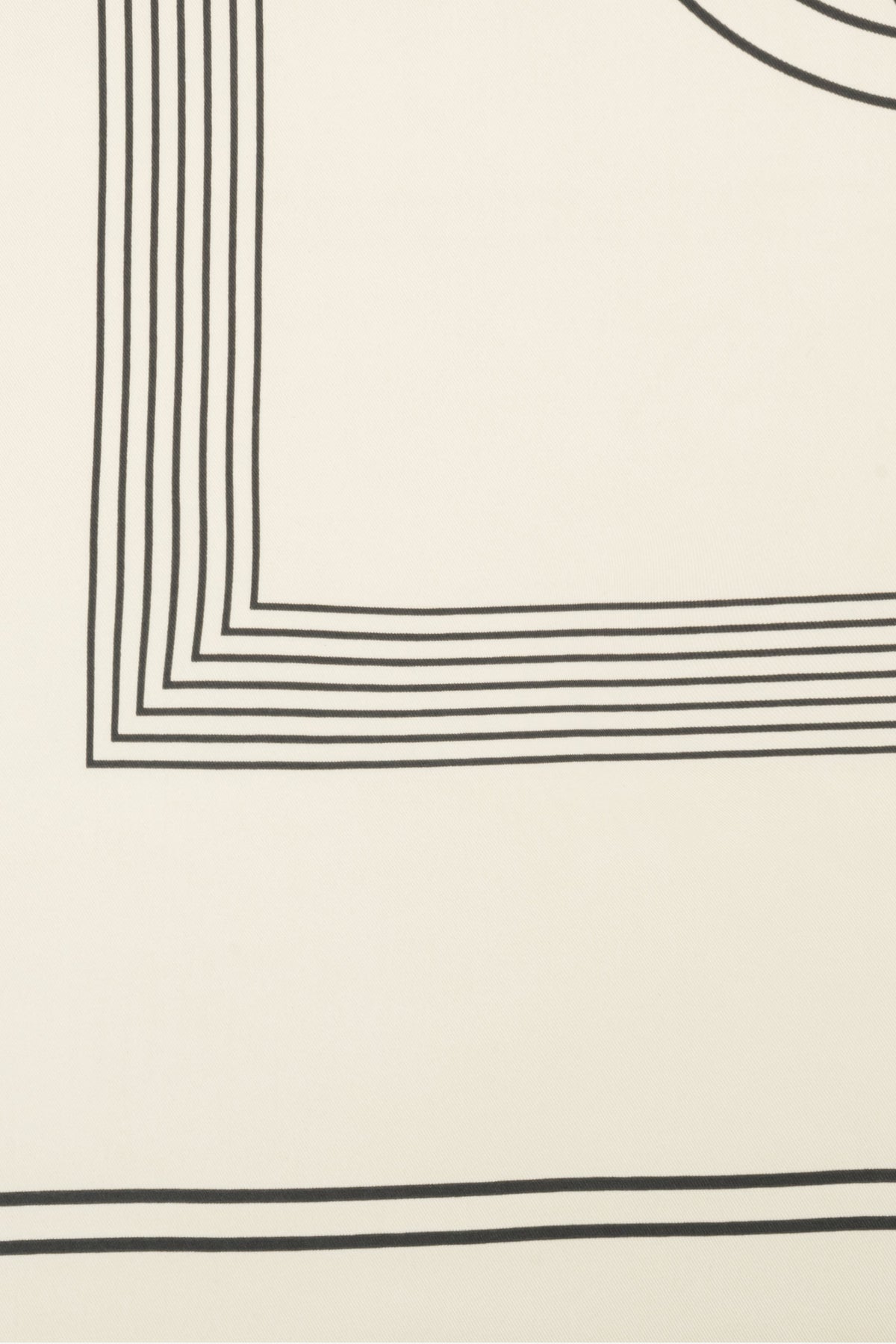 Women's light beige and black neckerchief with a subtle geometric pattern Estro – details.