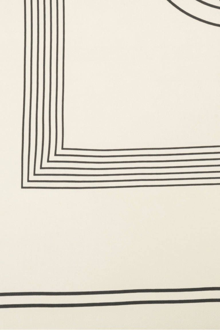 Women's light beige and black neckerchief with a subtle geometric pattern Estro – details.