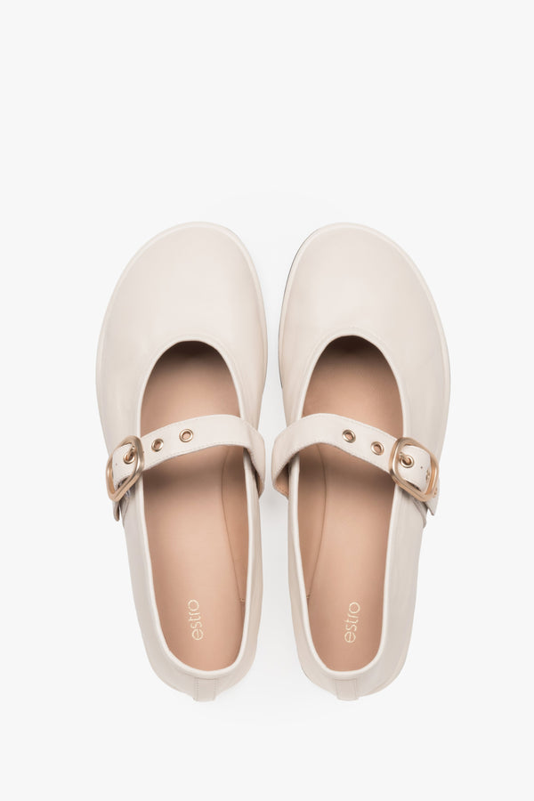 Women's Light Beige Leather Ballet Flats with a Gold Buckle Estro ER00119877.