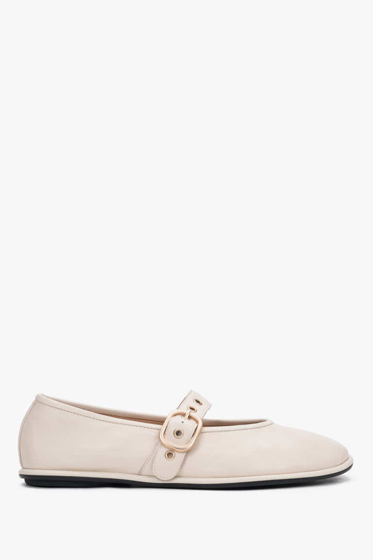 Women's light milky beige genuine leather Mary Jane ballerinas Estro, featuring a smooth, rounded front and a delicate strap with a gold buckle.