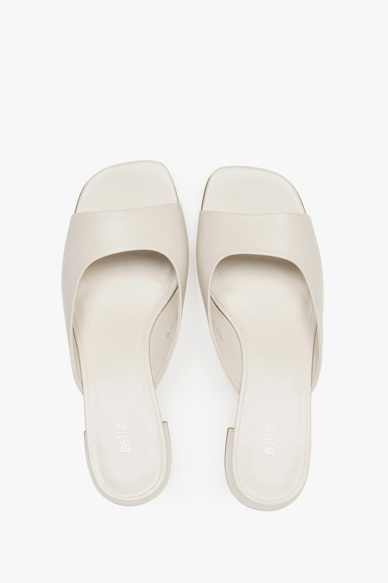 Estro women’s mules, white, made of genuine leather, with a low heel.