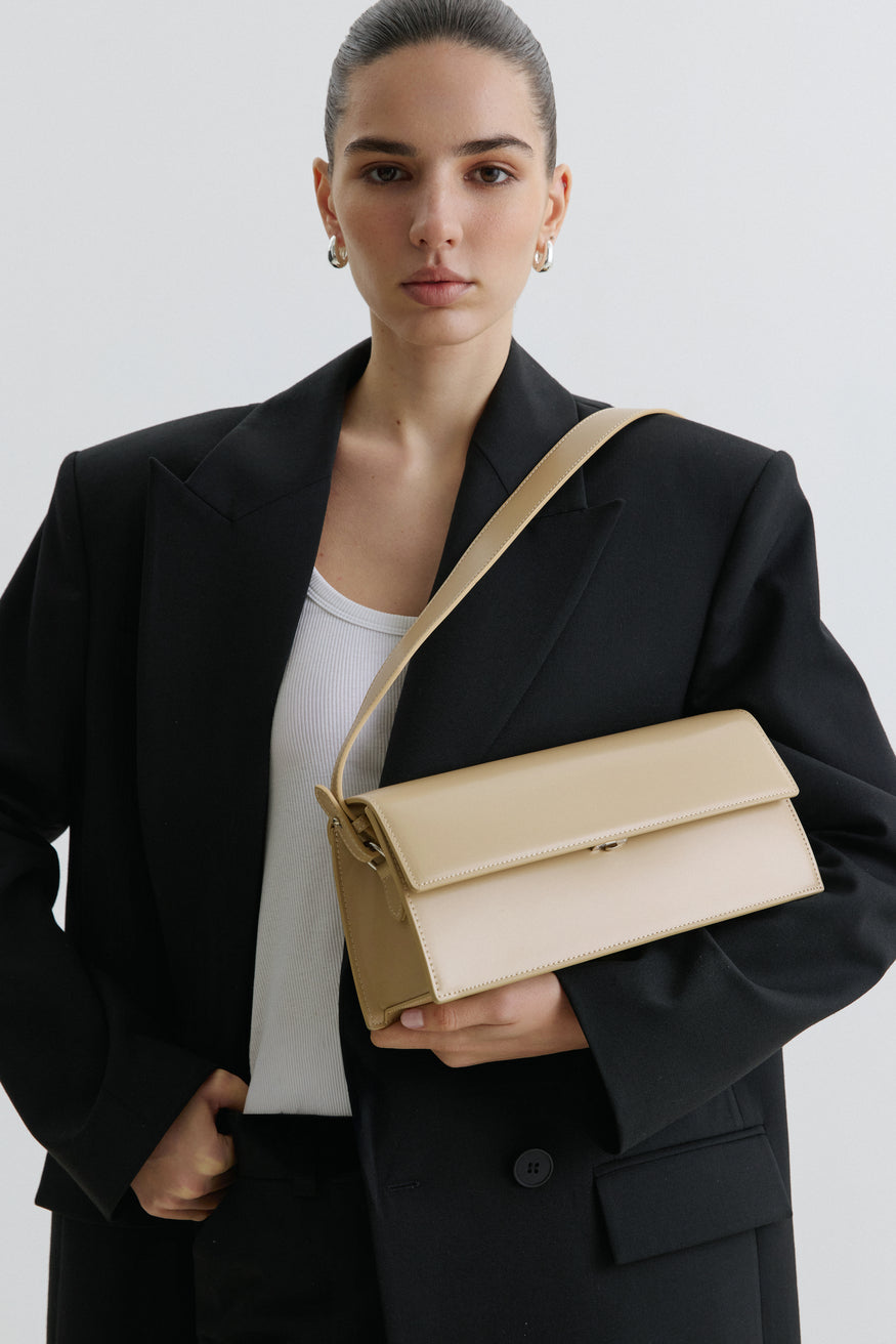 Women's Light Beige Leather Shoulder Bag with Strap Estro ER00116598.