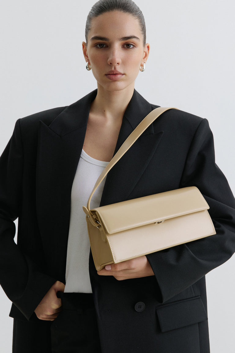 Women's Light Beige Leather Shoulder Bag with Strap Estro ER00116598.