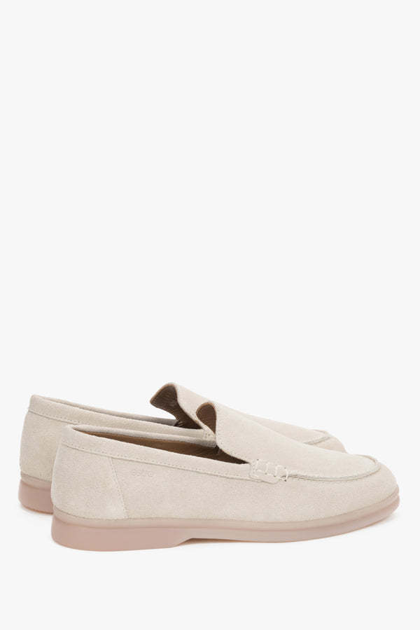 Classic women’s loafers Estro in light beige Italian velour.