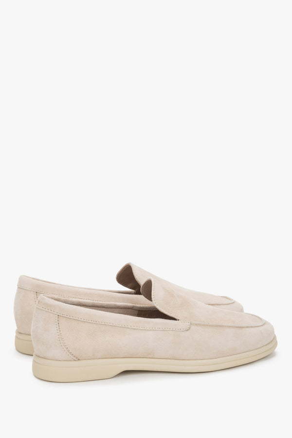 Women's velour loafers in light beige by Frau – a three-quarter angled view of the pair, emphasizing their classic, sleek silhouette.