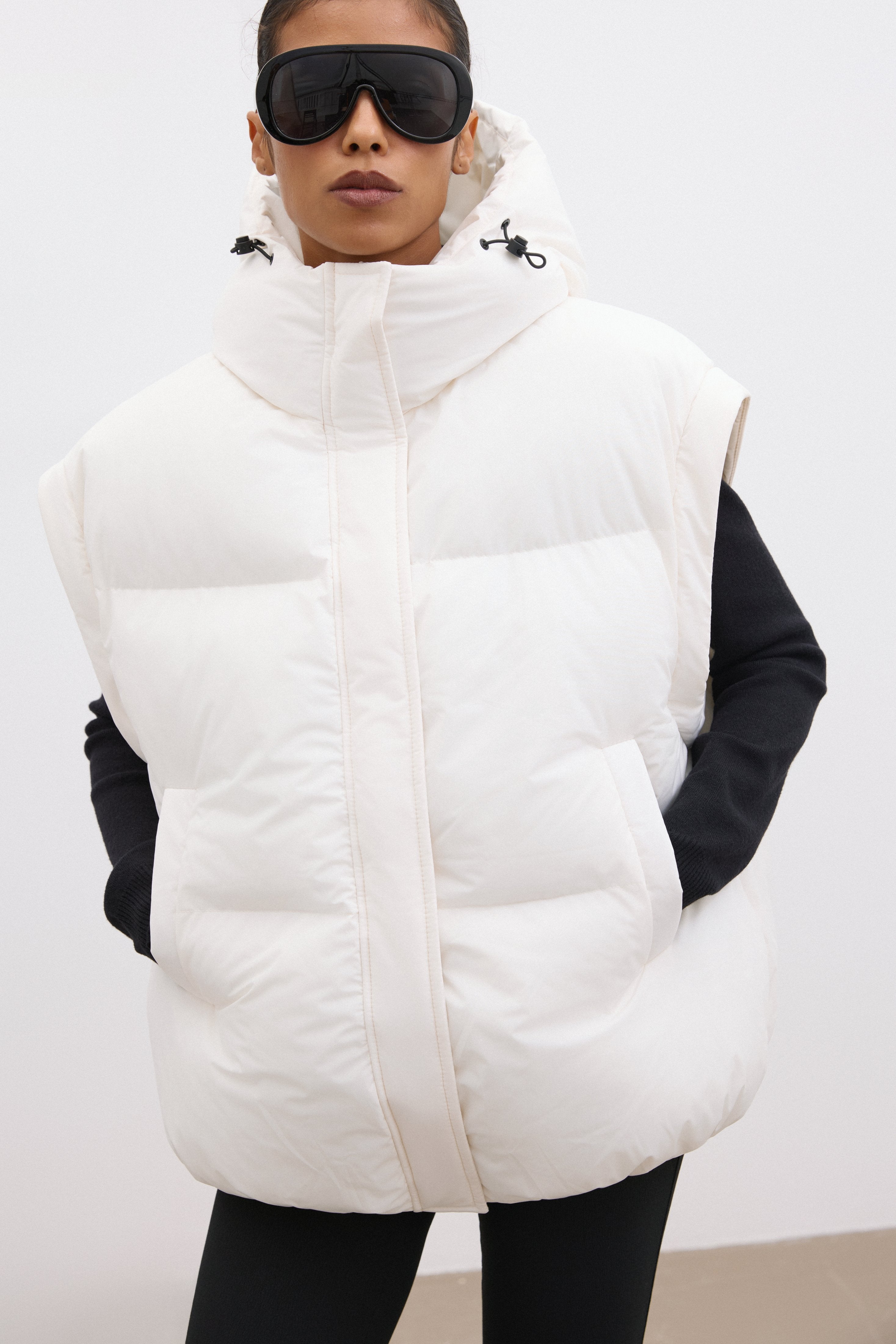 Women's Oversized Jacket in Milky Beige with Detachable Sleeve Feature Estro.