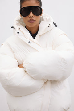 Stylish Women's Oversized Jacket with Detachable Sleeves, Milky Beige Color by Estro.