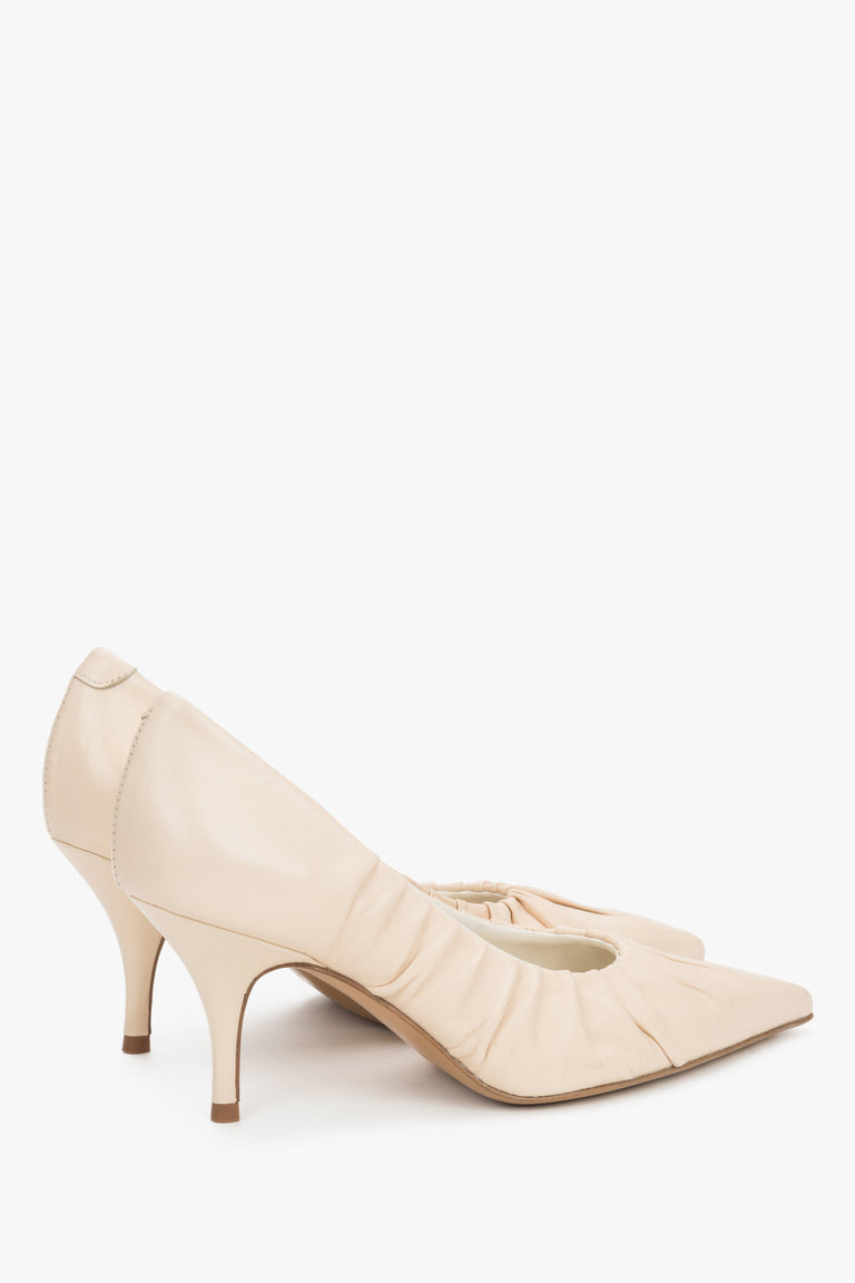 Luxury handcrafted beige heels in soft Italian leather with an 8.5 cm stiletto heel.