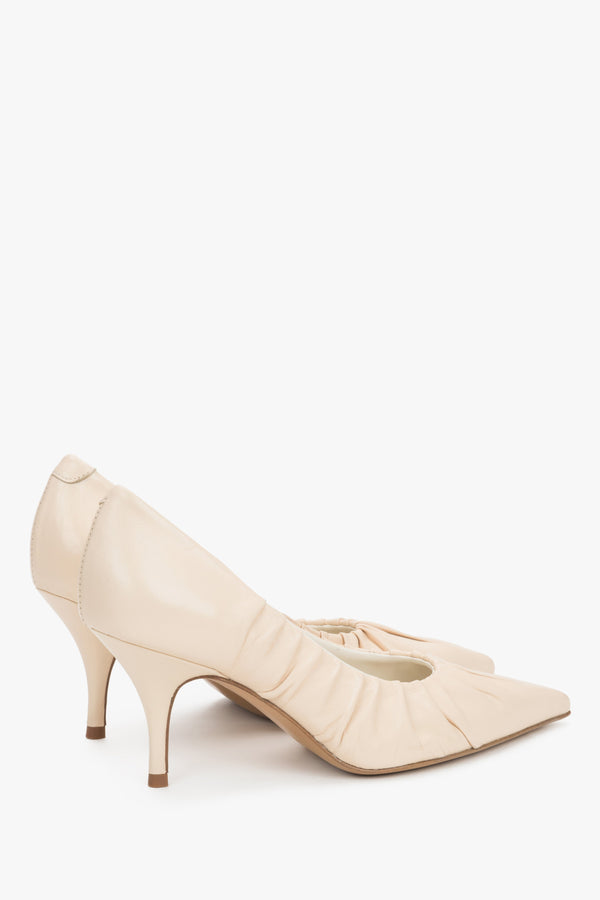 Luxury handcrafted beige heels in soft Italian leather with an 8.5 cm stiletto heel.