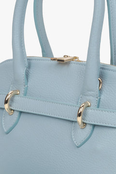 Light blue leather shoulder bag for women – handmade in Italy by Estro.