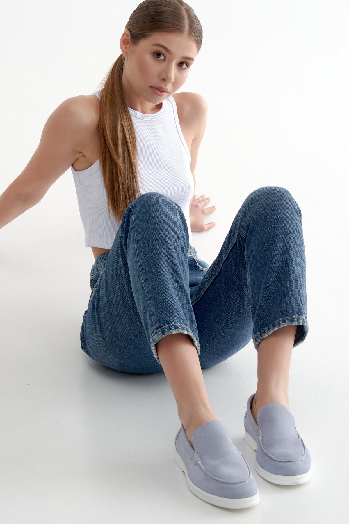 Women's suede loafers in light blue Estro - presentation of the sideline and white sole.