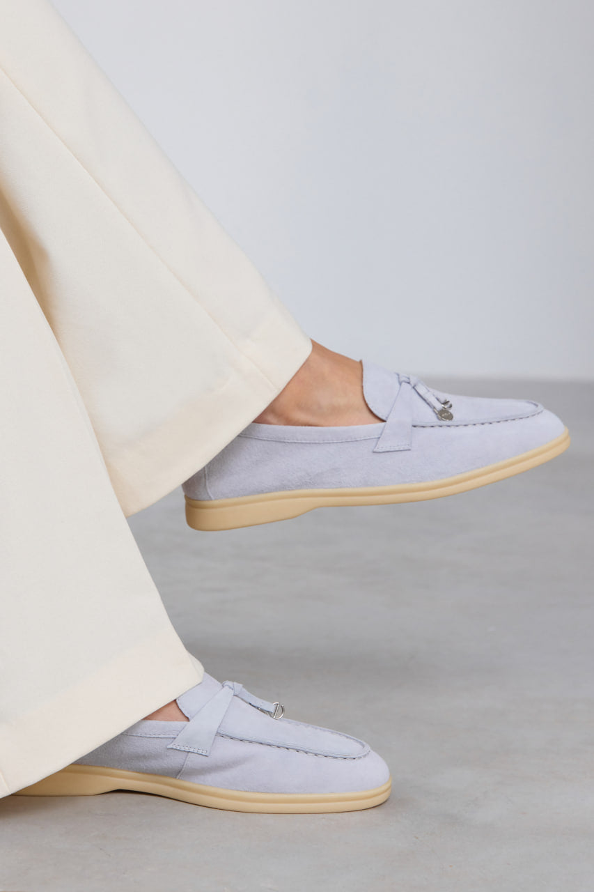 Elegant women’s light blue velour tassel loafers by Estro with a timeless look and versatile everyday styling.